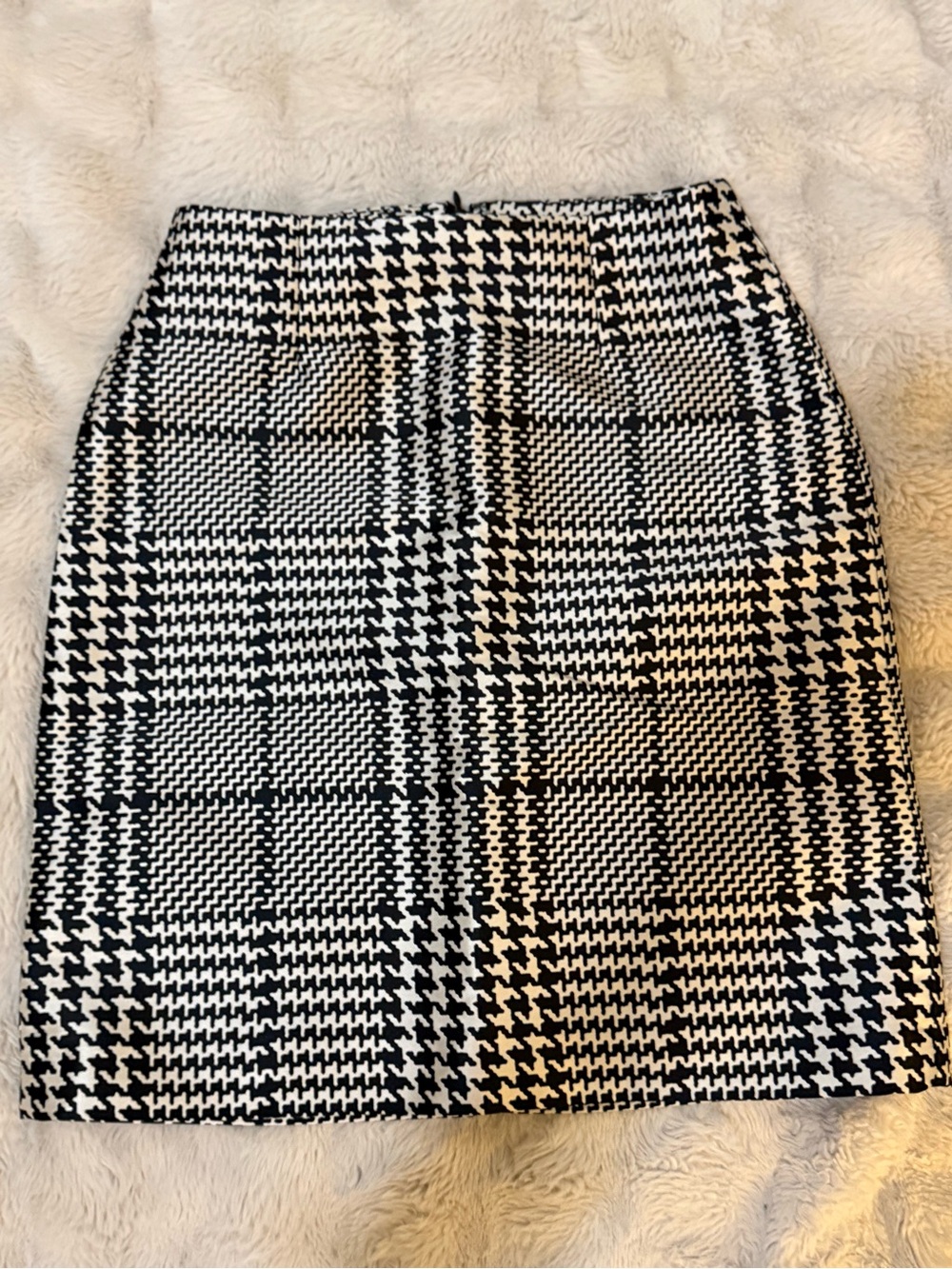 White House Black Market Black & White Houndstooth Pencil Skirt